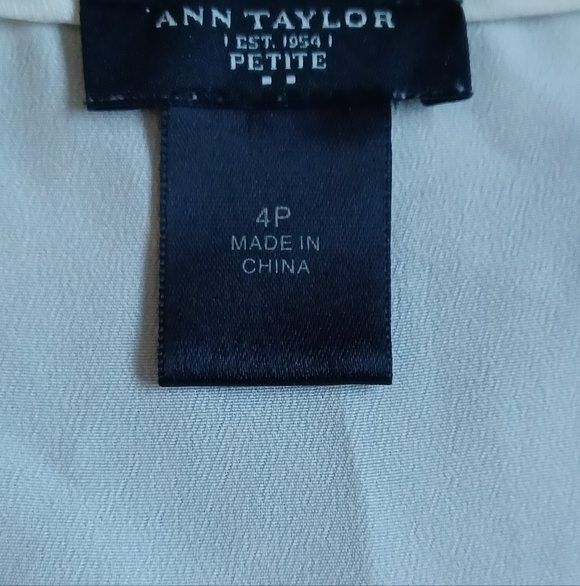 Ann Taylor Petite Tiered Ruffled Blouse💜✨️ - Picture 3 of 8